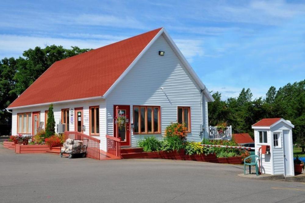 Hotel Camping & Chalets De La Demi-Lieue Saint-Jean-Port-Joli Exterior foto